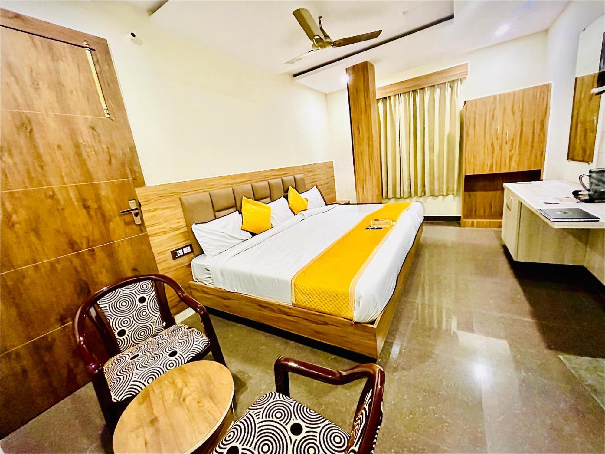 Hotel Nidhivan Mukund - Best Rated Area - In House Parking Vrindāvan エクステリア 写真
